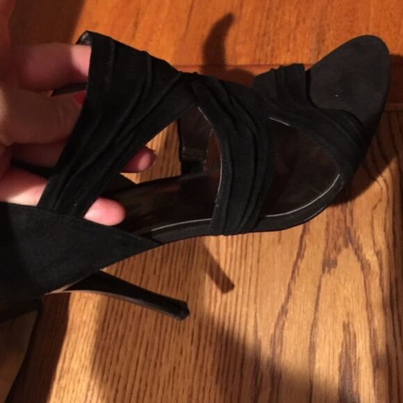 🎉Last Price 🎉Guess shoes - Picture 2 of 4